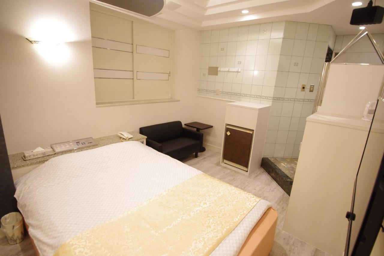 Hotel Crystal 大人専用 Tokyo prefektur Exteriör bild