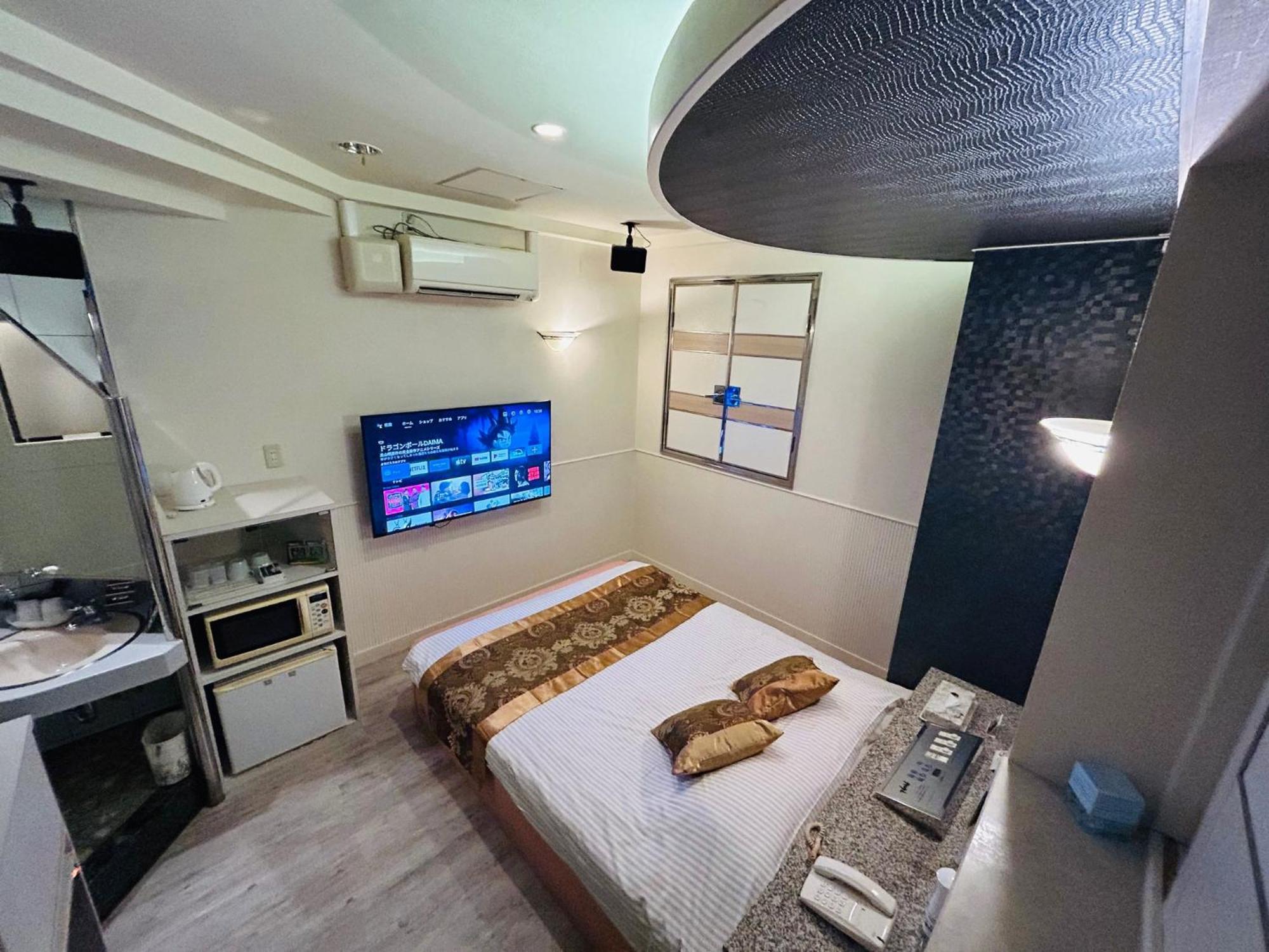 Hotel Crystal 大人専用 Tokyo prefektur Exteriör bild